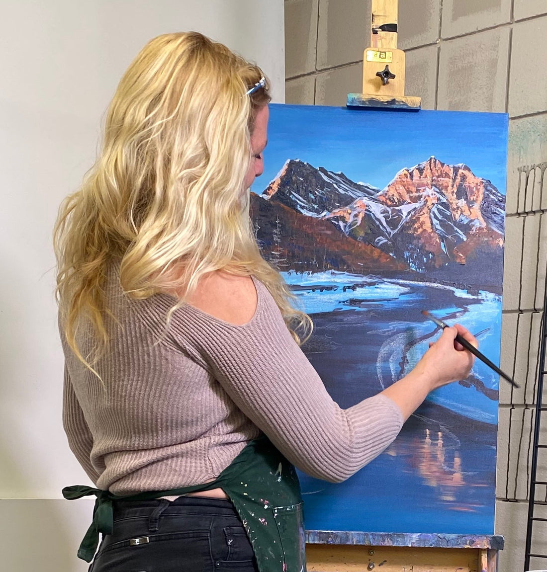 Why Art Creation Is the Team Building Activity Your Group Needs | Calgary Action Art Workshops